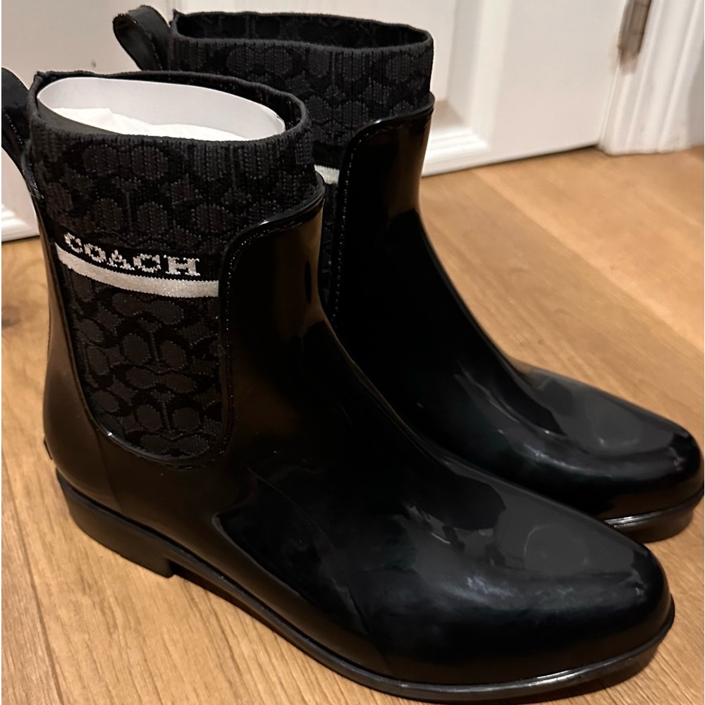 Size 9, black coach waterproof Rivington rain boots